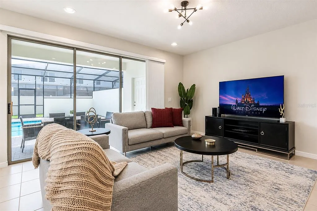 5 bed, 4.5 bath, 2265 sqft, $3,495 — Photo 4