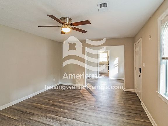 1632757_003_living_room_13828121.jpg