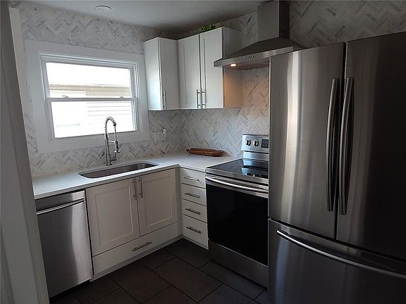 3rd image of 4952 Kingsley Dr
