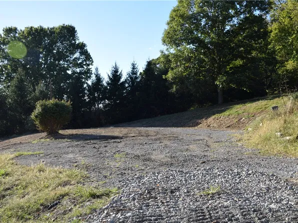 111 Gray Ln, Mars, PA 16046