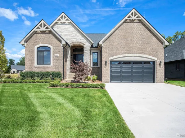 13851 Arthur Ct, Washington, MI 48094