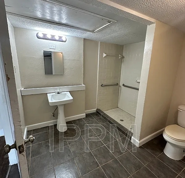 501 W Pierce Ave — Photo 6