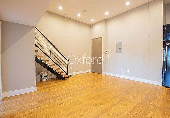 3rd image of 243 Jefferson St APT 4R