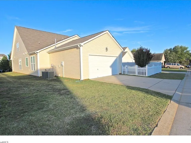185 Parkview Ln — Photo 16
