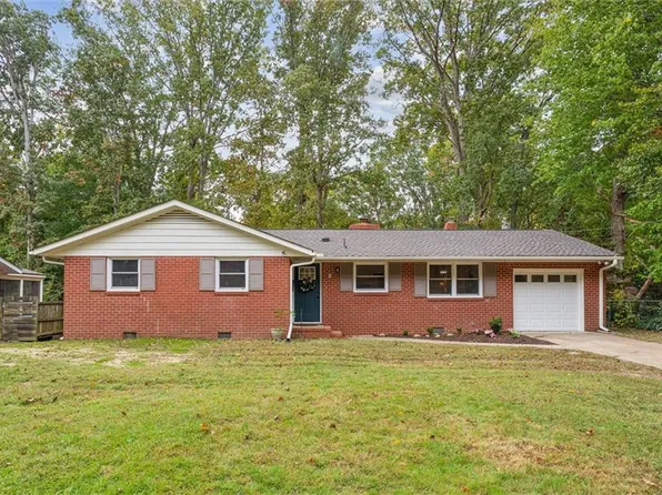 4 Bonnie Ln, Newport News, VA 23606