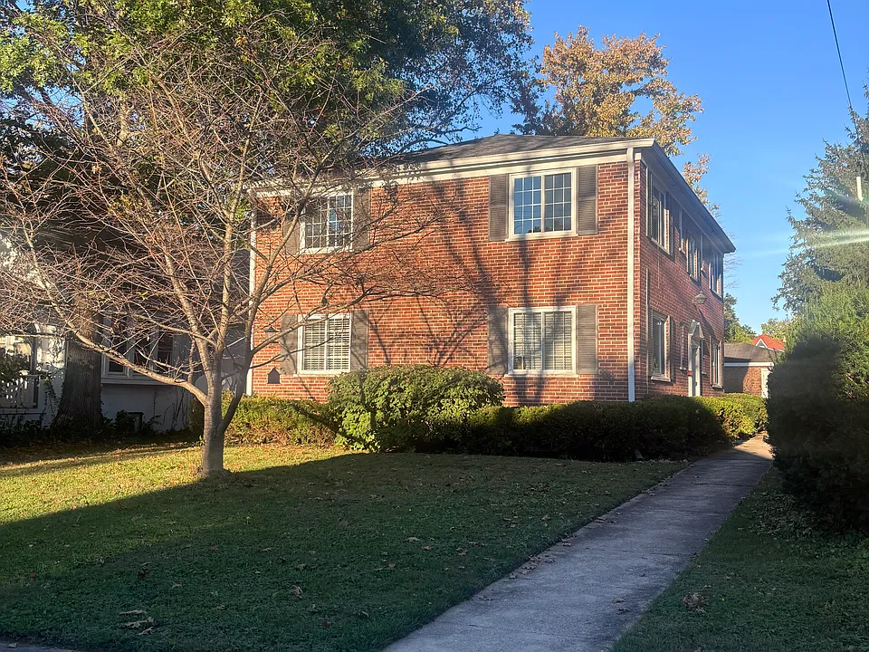 66 Mound Ave #2