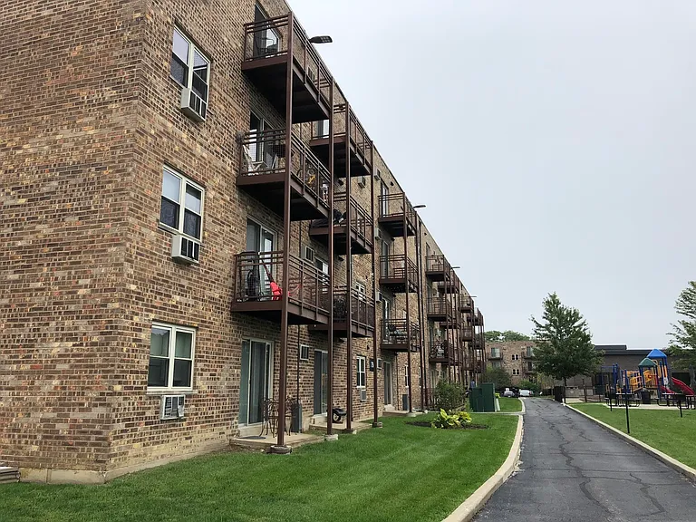 Enclave at Hoffman Estates — Photo 31