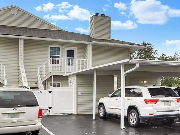 2nd image of 8350 Savannah Trace Cir APT 202