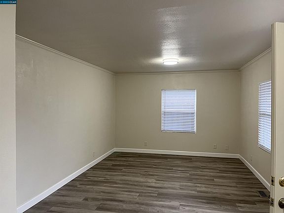 4th image of 901 W 14th St