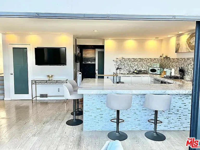 8380 Hollywood Blvd — Photo 12