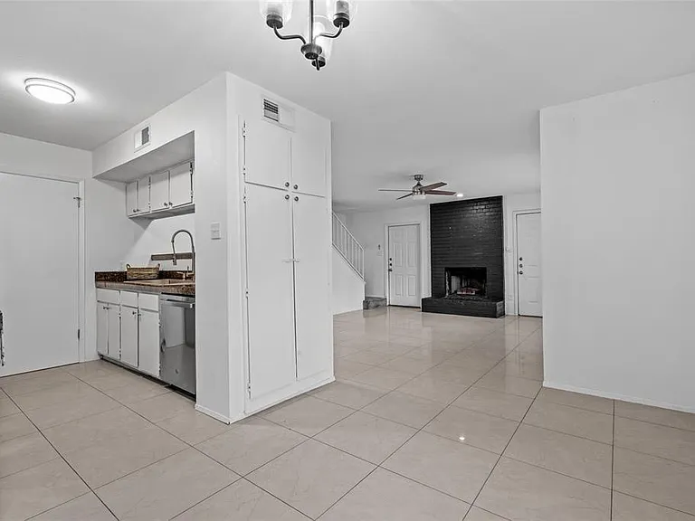 4413 Whispering Valley Dr #D — Photo 2