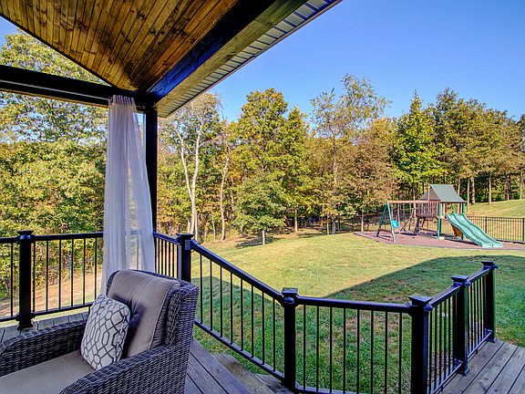 Fully Fenced Yard to trees!