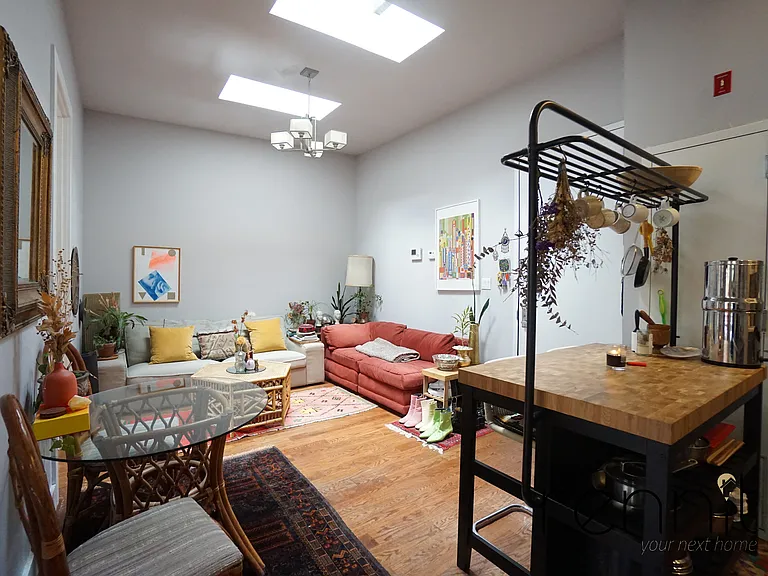 914 Hart St #2B — Photo 1