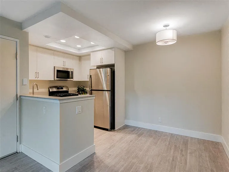 Laguna Gardens Apts. — Photo 13
