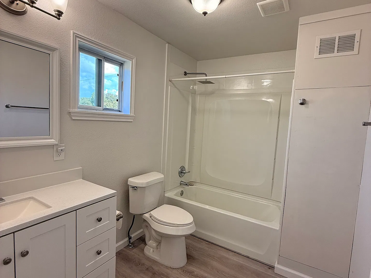 3 bed, 1300 sqft, $1,700 — Photo 4