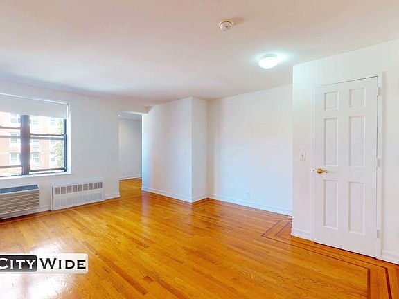 5th image of 30 Charlton St APT 5E