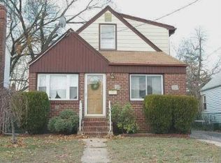 20 Green St, Valley Stream, NY 11580