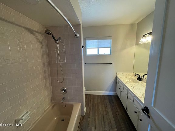 5th image of 658 Yosemite Dr