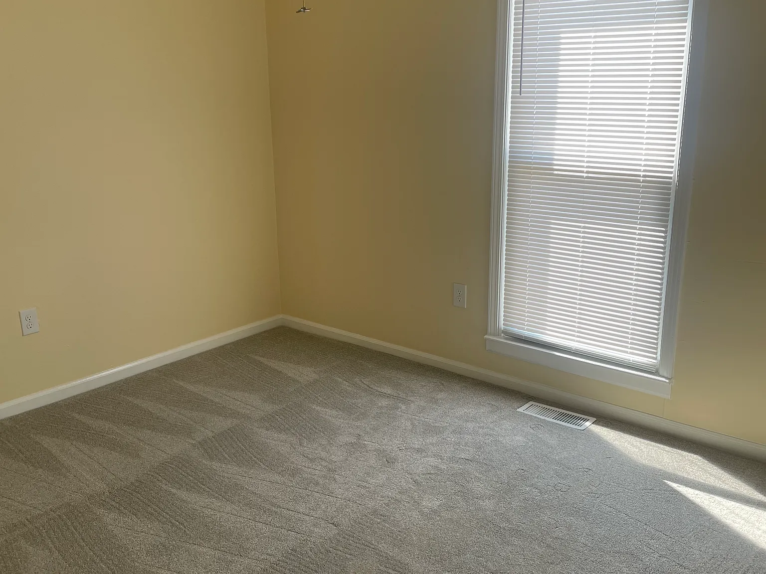 3 bed, 1.5 bath, 1098 sqft, $1,625 — Photo 2