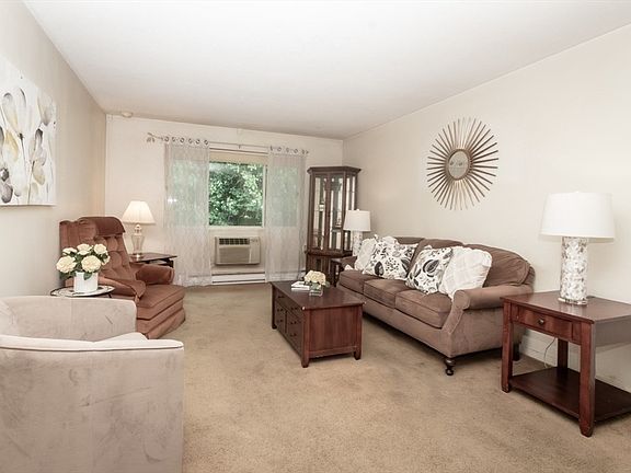 3rd image of 74 Beach St Unit 6-8