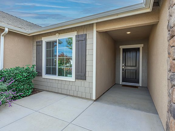 3rd image of 2253 W Bristol Lane