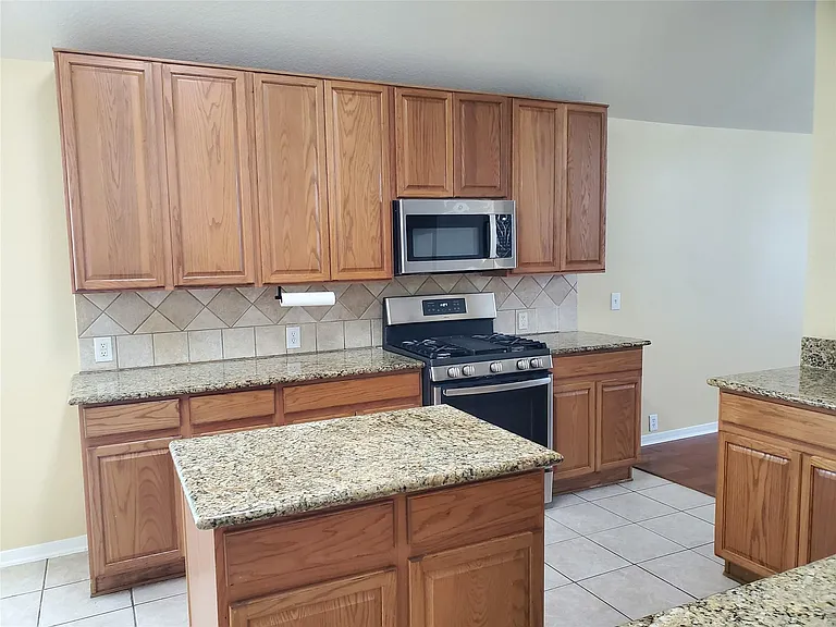 2502 Suncreek Ln — Photo 11
