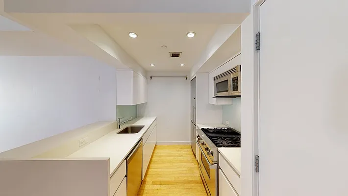 Rented by AZ REALTY NYC LLC | media 10