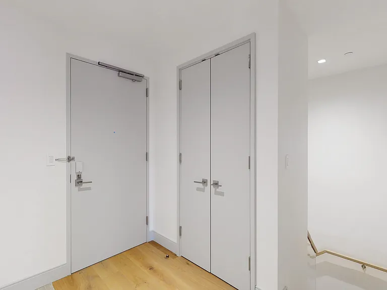 101 W 14th St #10B — Photo 12
