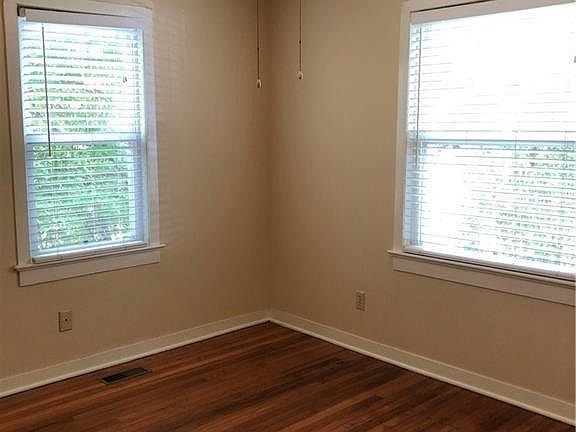 5th image of 824 W Hughes St