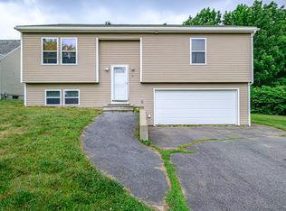 29 Acorn St, Gorham, ME 04038