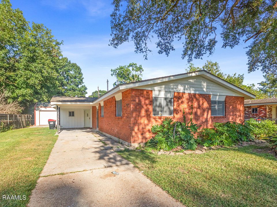1st image of 207 Doc Duhon St