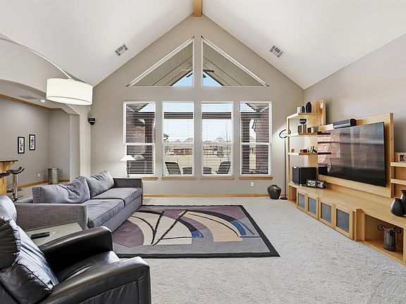 3rd image of 11812 Sawgrass Rd