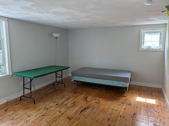 5th image of 522 Lowell St