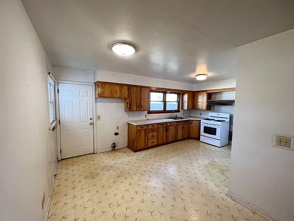 4th image of 707 E Yucca Ln