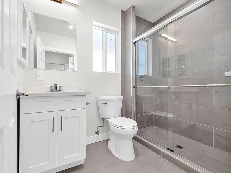1575 Manning Ave — Photo 3