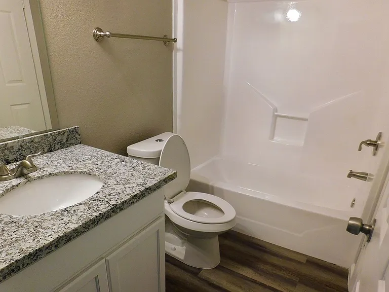 107 Varsity Dr — Photo 21