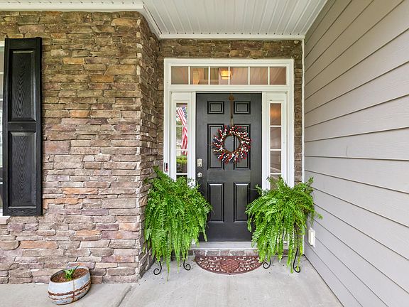 4th image of 110 Comiskey Park Cir
