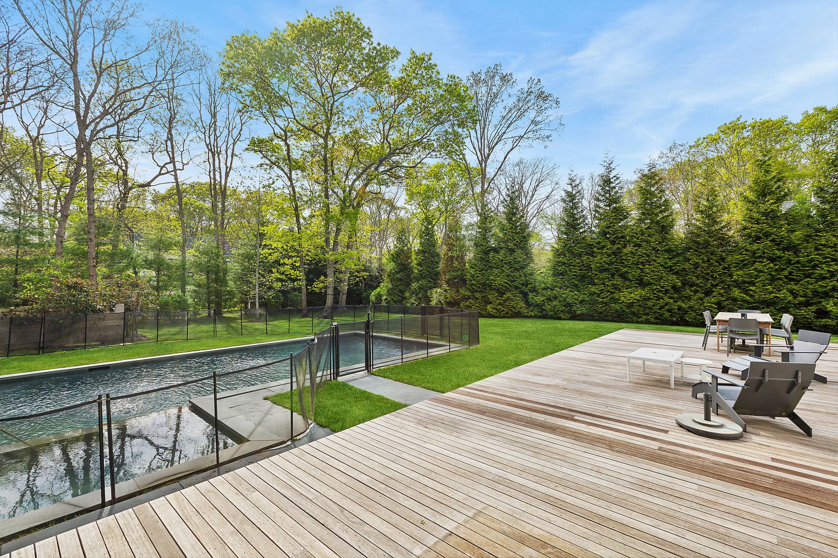  Outdoor Deck