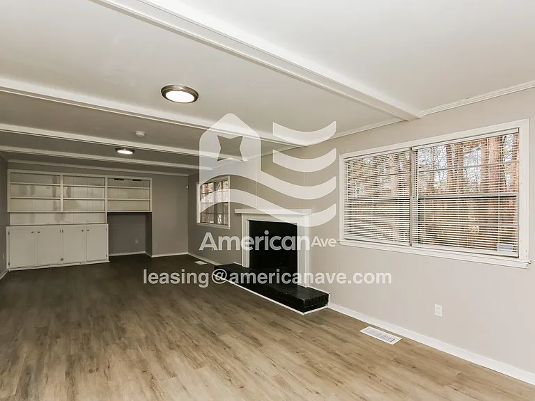 1557337_005_wm_-_living_room_13460772.jpg
