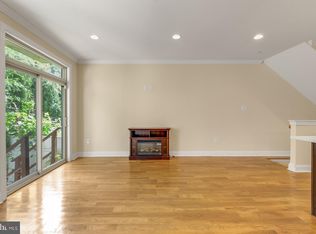 725 N 20th St #B, Philadelphia, PA 19130