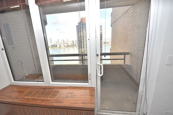 Sold by Luxury Habitat | media 8