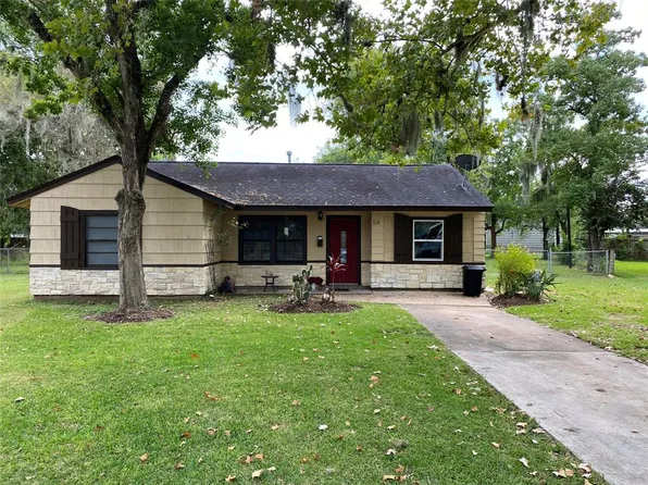 58 Elm Ct, Lake Jackson, TX 77566