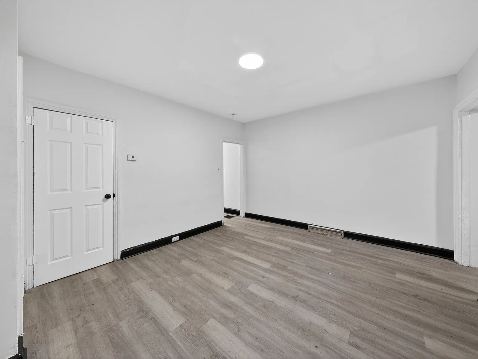 3 bed, 775 sqft, $1,700 — Photo 4