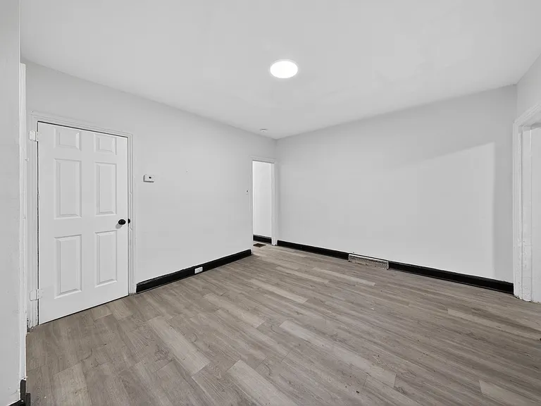 835 N Spruce St — Photo 4