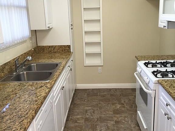 2nd image of 320 N Hollywood Way #320