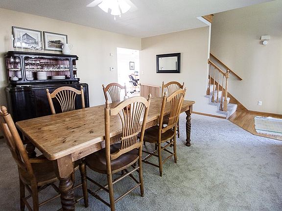 Dining Room/Front Entry