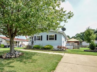 563 Raccoon Ln, Mount Laurel, NJ 08054