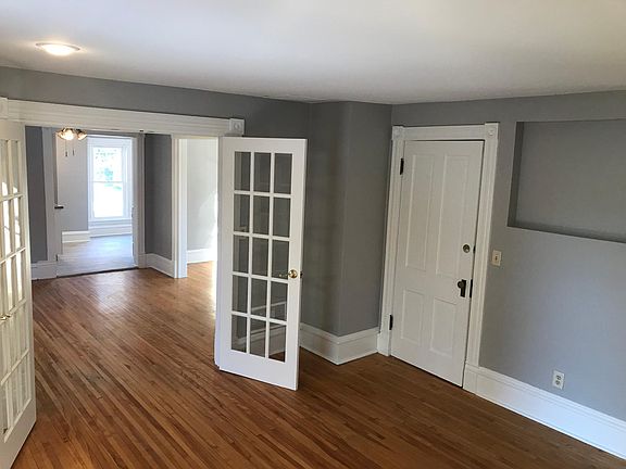 3rd image of 206 Logan Ave N #2