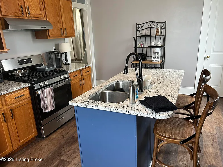 1307 Morton Ave — Photo 6