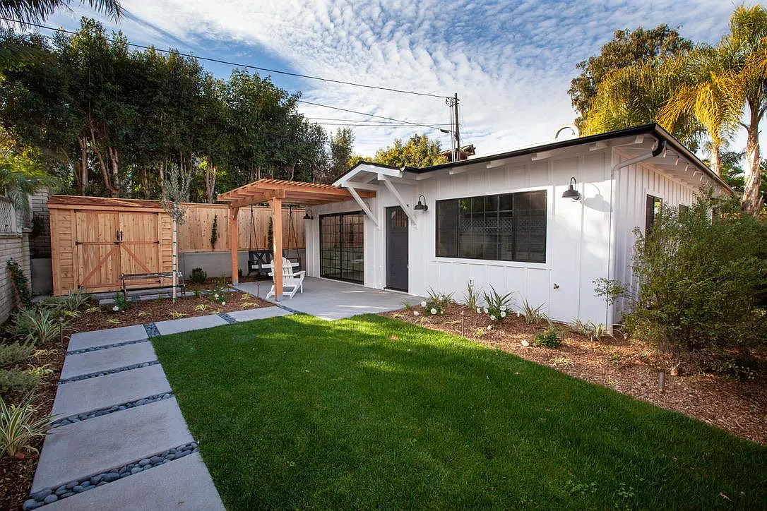 2 bed, 1000 sqft, $5,750 — Photo 1